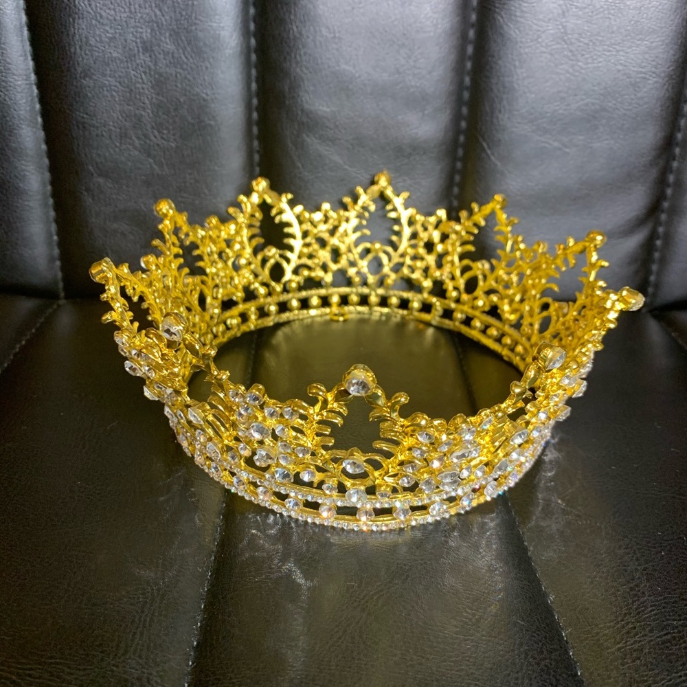Elegant Crystal Crown 👑